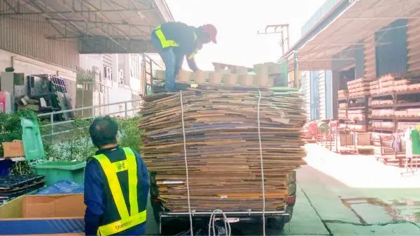 แสงชัยกรุ๊ปฯ ส่งมอบกระดาษลังให้แก่น้องนักศึกษา คณะวิศวกรรมศาสตร์ จุฬาลงกรณ์มหาวิทยาลัย