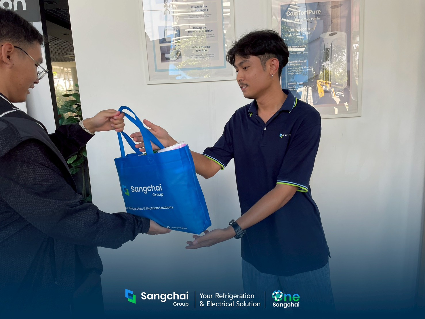 ส่งต่อพลังใจ ช่วยเหลือผู้ประสบอุทกภัยน้ำท่วม